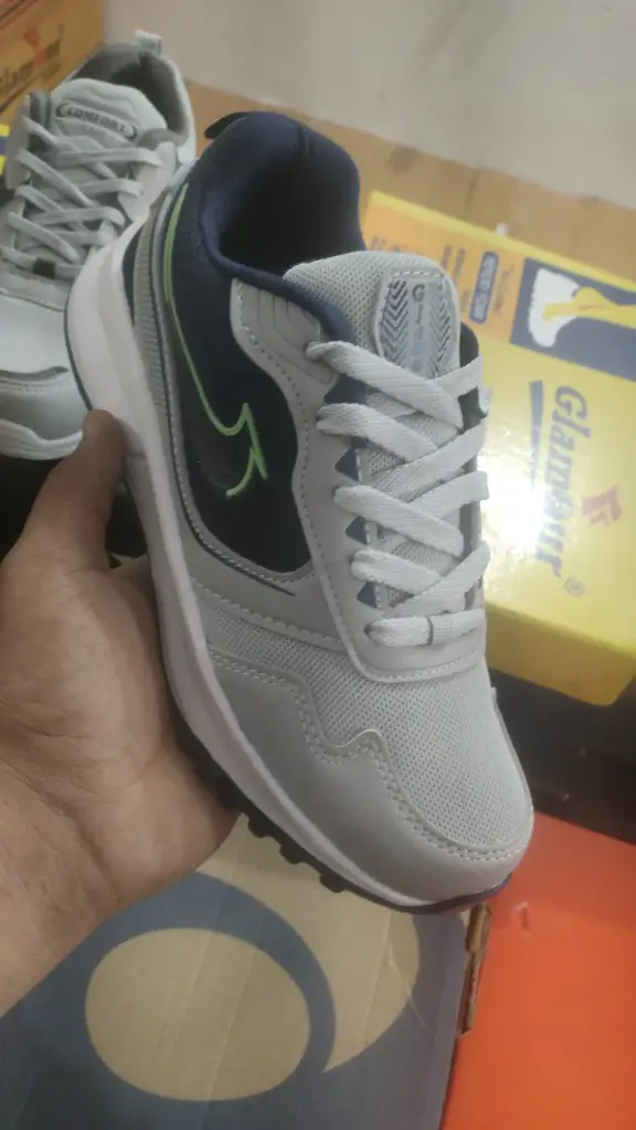 SPORT SHOES