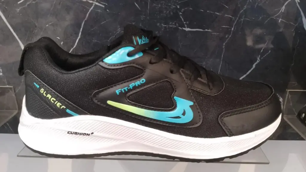 SPORT SHOES