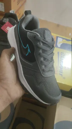 SPORT SHOES