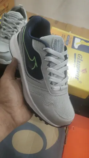 SPORT SHOES