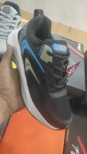 SPORT SHOES