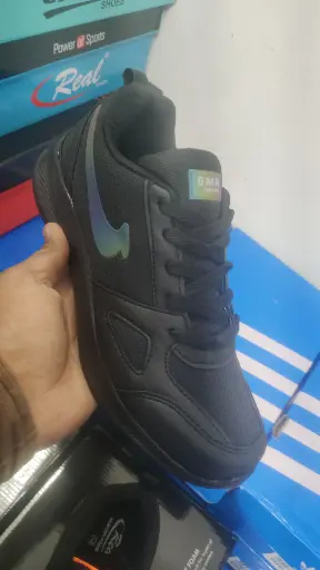 SPORT SHOES