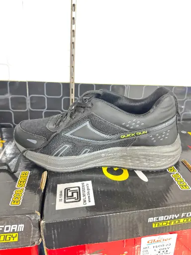 SPORT SHOES